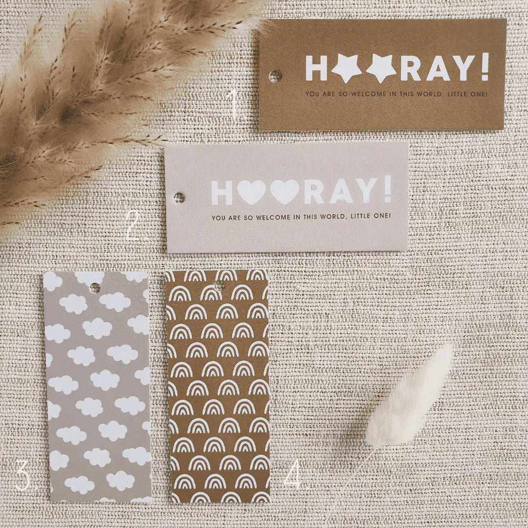 Roze cadeaulabels voor pasgeboren baby als kraamcadeau.