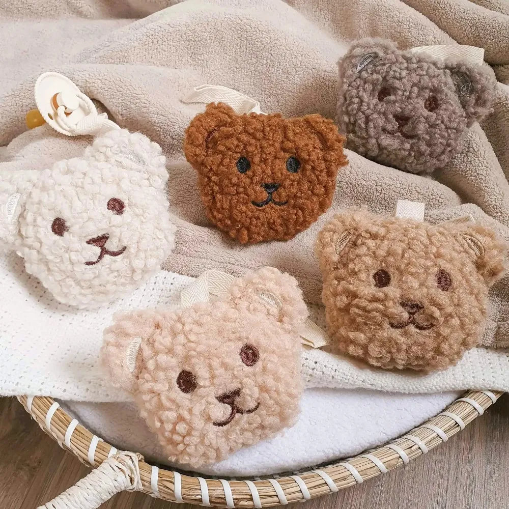 Teddybeer speenknuffels in natuurlijke aardetinten met pluchen berenkop voor fopspeen.