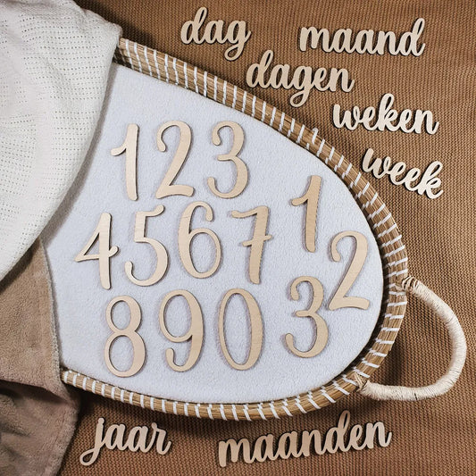 Set houten mijlpaalbordjes voor tijdens de zwangerschap en het eerste babyjaar.